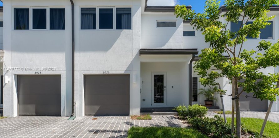 House in Pembroke Park, Florida 3 bedrooms, 118.54 sq.m. № 1924790