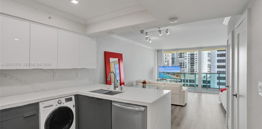 Studio à Condo à Hollywood, Floride  № 2193397