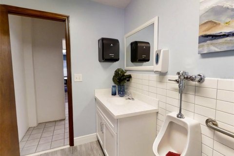 Propiedad comercial en alquiler en Edgewater, Florida, 551.93 m2 № 1538747 - foto 11