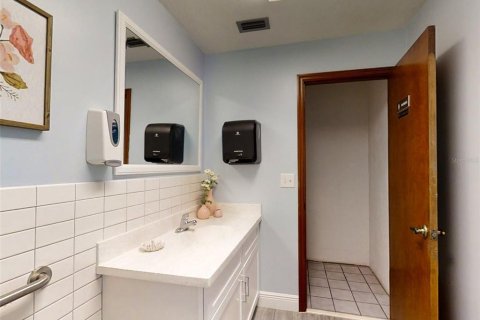 Propiedad comercial en alquiler en Edgewater, Florida, 551.93 m2 № 1538747 - foto 13