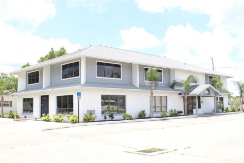 Propiedad comercial en alquiler en Edgewater, Florida, 551.93 m2 № 1538747 - foto 1