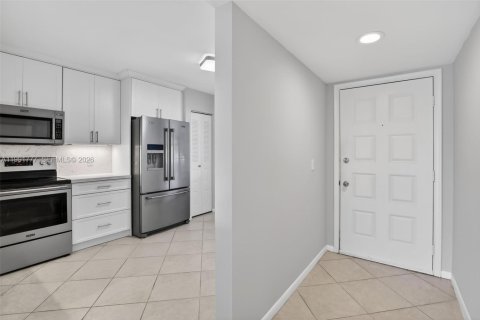 Купить кондоминиум в Пемброк-Пайнс, Флорида 2 спальни, 110.74м2, № 2052719 - фото 4