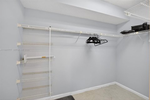 Купить кондоминиум в Пемброк-Пайнс, Флорида 2 спальни, 110.74м2, № 2052719 - фото 21