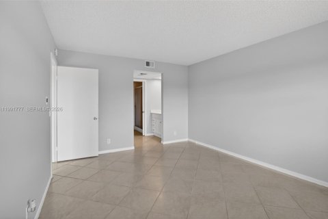 Купить кондоминиум в Пемброк-Пайнс, Флорида 2 спальни, 110.74м2, № 2052719 - фото 20