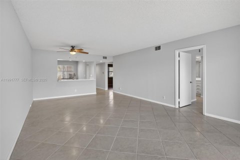 Купить кондоминиум в Пемброк-Пайнс, Флорида 2 спальни, 110.74м2, № 2052719 - фото 12