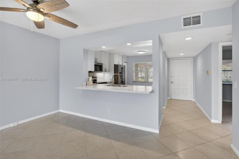 Купить кондоминиум в Пемброк-Пайнс, Флорида 2 спальни, 110.74м2, № 2052719 - фото 10