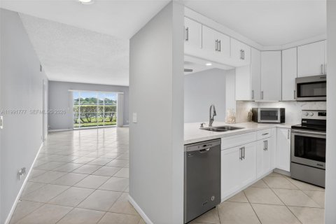 Купить кондоминиум в Пемброк-Пайнс, Флорида 2 спальни, 110.74м2, № 2052719 - фото 5