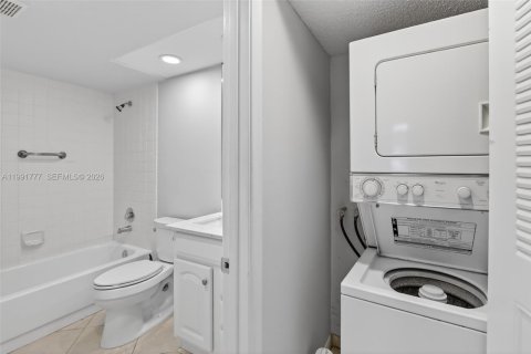 Купить кондоминиум в Пемброк-Пайнс, Флорида 2 спальни, 110.74м2, № 2052719 - фото 28