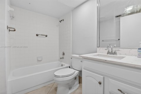 Купить кондоминиум в Пемброк-Пайнс, Флорида 2 спальни, 110.74м2, № 2052719 - фото 29