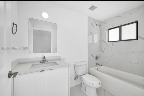 Commercial property in Florida City, Florida 176.51 sq.m. № 1776174 - photo 15