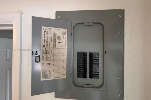 Villa ou maison à vendre à Miami Gardens, Floride: 3 chambres, 130.43 m2 № 2063727 - photo 28