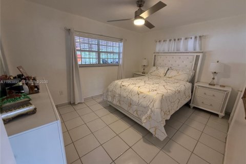 Villa ou maison à vendre à Miami Gardens, Floride: 3 chambres, 130.43 m2 № 2063727 - photo 27