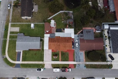 Villa ou maison à vendre à Miami Gardens, Floride: 3 chambres, 130.43 m2 № 2063727 - photo 9