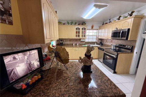 Villa ou maison à vendre à Miami Gardens, Floride: 3 chambres, 130.43 m2 № 2063727 - photo 11