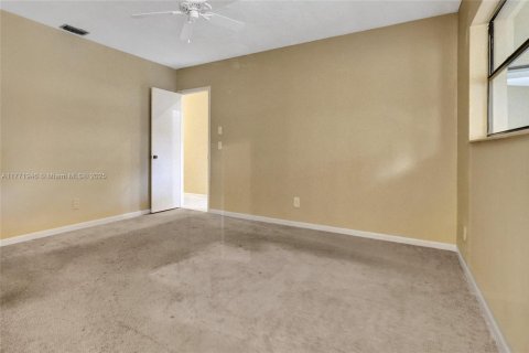 House in Cooper City, Florida 3 bedrooms, 179.39 sq.m. № 1739965 - photo 13