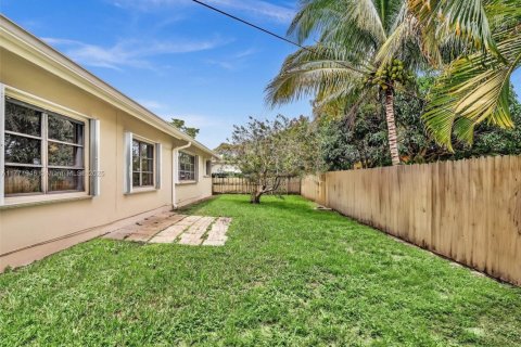 House in Cooper City, Florida 3 bedrooms, 179.39 sq.m. № 1739965 - photo 22