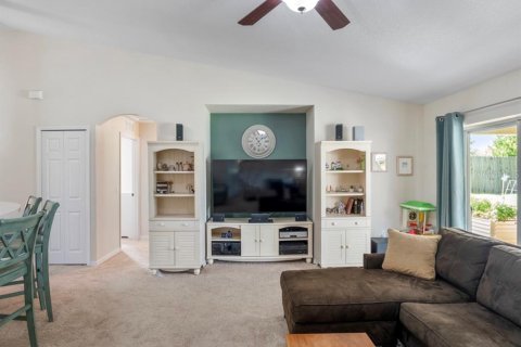 Villa ou maison à vendre à Deltona, Floride: 4 chambres, 159.79 m2 № 2389130 - photo 18
