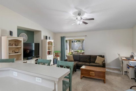 Villa ou maison à vendre à Deltona, Floride: 4 chambres, 159.79 m2 № 2389130 - photo 13