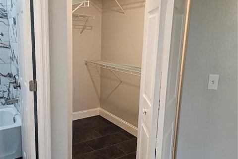 Condo in Lake Mary, Florida, 2 bedrooms  № 1806586 - photo 14