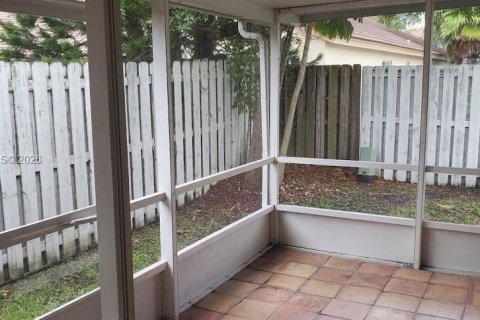 House in Weston, Florida 3 bedrooms, 174.01 sq.m. № 2189495 - photo 3