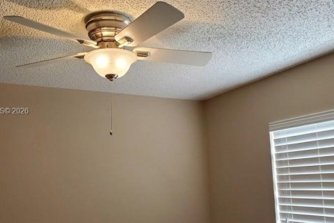 House in Weston, Florida 3 bedrooms, 174.01 sq.m. № 2189495 - photo 11