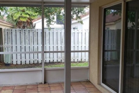House in Weston, Florida 3 bedrooms, 174.01 sq.m. № 2189495 - photo 6