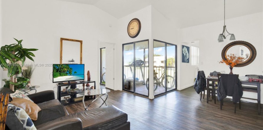 Кондоминиум с 2 спальнями в Хомстед, Флорида № 1965724