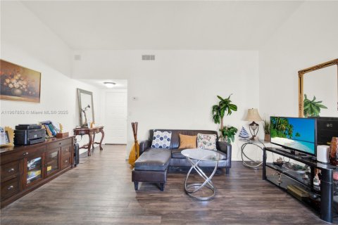 Купить кондоминиум в Хомстед, Флорида 2 спальни, 80.17м2, № 1965724 - фото 3