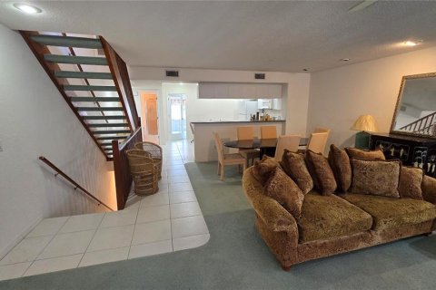 Townhouse in Tierra Verde, Florida 3 bedrooms, 198.81 sq.m. № 2166993 - photo 14