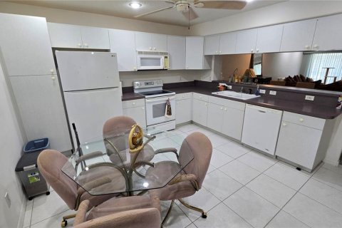 Townhouse in Tierra Verde, Florida 3 bedrooms, 198.81 sq.m. № 2166993 - photo 22