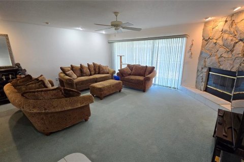 Townhouse in Tierra Verde, Florida 3 bedrooms, 198.81 sq.m. № 2166993 - photo 15