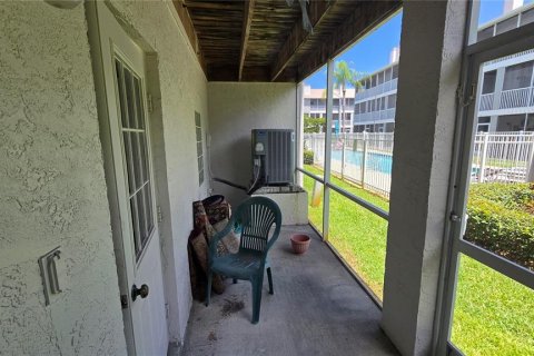 Townhouse in Tierra Verde, Florida 3 bedrooms, 198.81 sq.m. № 2166993 - photo 10