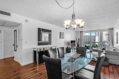 Copropriété à vendre à Sunny Isles Beach, Floride: 1 chambre, 93.37 m2 № 2154290 - photo 9