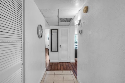 Copropriété à vendre à Sunny Isles Beach, Floride: 1 chambre, 93.37 m2 № 2154290 - photo 3