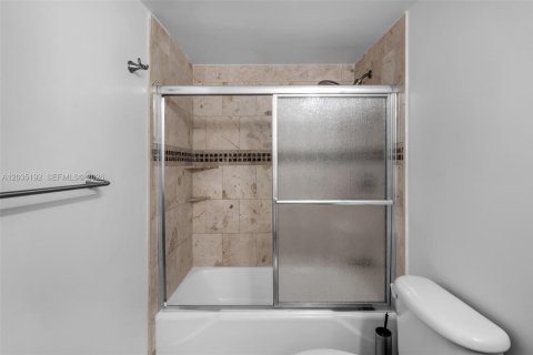 Copropriété à vendre à Sunny Isles Beach, Floride: 1 chambre, 93.37 m2 № 2154290 - photo 16