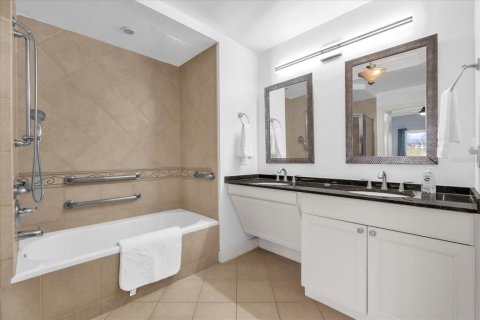 Condo in Four Corners, Florida, 3 bedrooms № 2155710 - photo 13