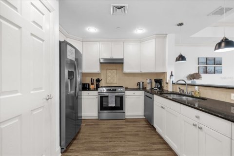 Condo in Four Corners, Florida, 3 bedrooms № 2155710 - photo 8