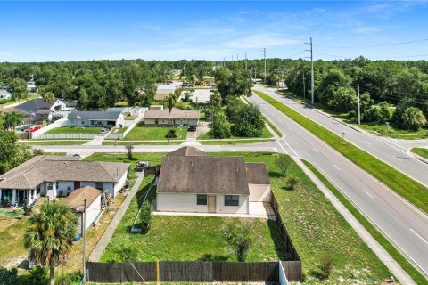 Villa ou maison à vendre à Deltona, Floride: 4 chambres, 163.42 m2 № 2305965 - photo 10