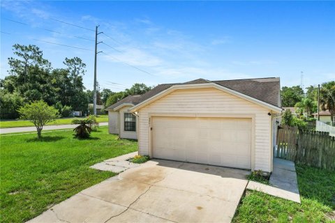 Villa ou maison à vendre à Deltona, Floride: 4 chambres, 163.42 m2 № 2305965 - photo 4