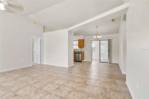 Villa ou maison à vendre à Deltona, Floride: 4 chambres, 163.42 m2 № 2305965 - photo 12