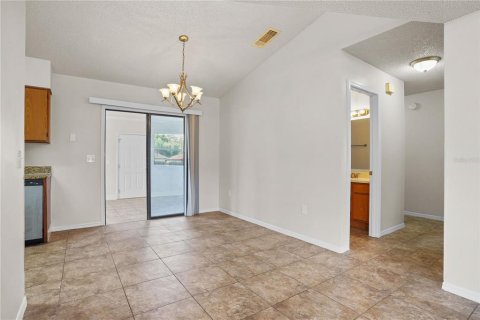 Villa ou maison à vendre à Deltona, Floride: 4 chambres, 163.42 m2 № 2305965 - photo 19
