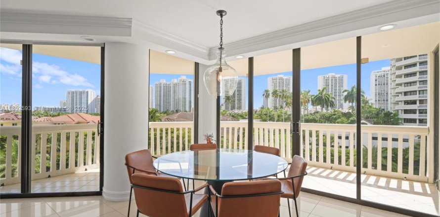 Condominio en Aventura, Florida, 3 dormitorios  № 1962808