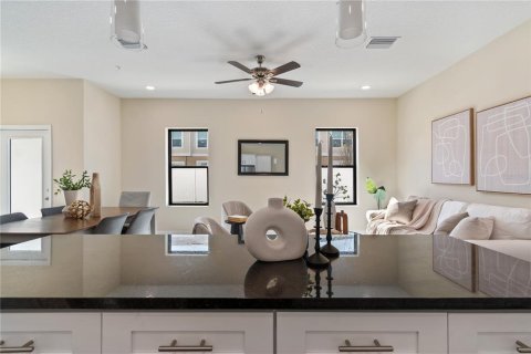 Touwnhouse à vendre à Tampa, Floride: 3 chambres, 161.37 m2 № 2111034 - photo 13
