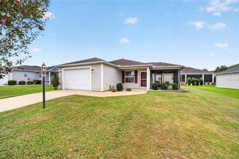 House in The Villages, Florida 2 bedrooms, 104.98 sq.m. № 2302905