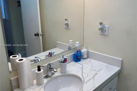 Condo in North Miami, Florida, 1 bedroom  № 2087273 - photo 11