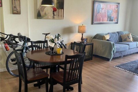 Condo in North Miami, Florida, 1 bedroom  № 2087273 - photo 4