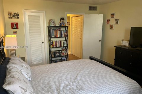 Condo in North Miami, Florida, 1 bedroom  № 2087273 - photo 14