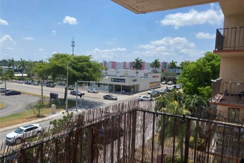 Condo in North Miami, Florida, 1 bedroom  № 2087273 - photo 19