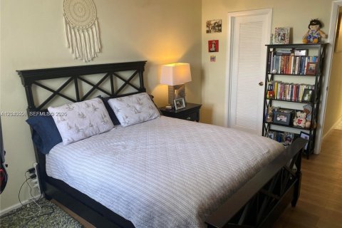 Condo in North Miami, Florida, 1 bedroom  № 2087273 - photo 15