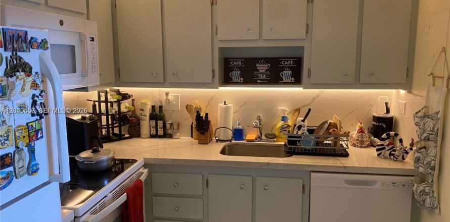 Condo in North Miami, Florida, 1 bedroom  № 2087273